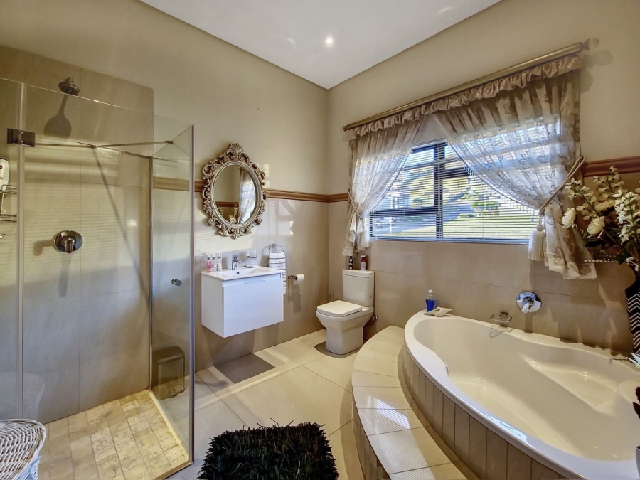 8 Bedroom Property for Sale in Baronetcy Estate Western Cape